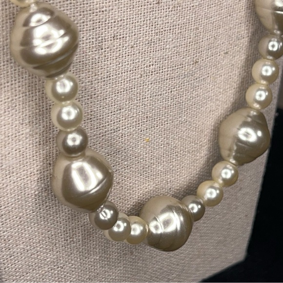 Vintage Pearl Beaded Necklace Multiple Size Beads Retro 80s Era Event Party - Picture 6 of 7